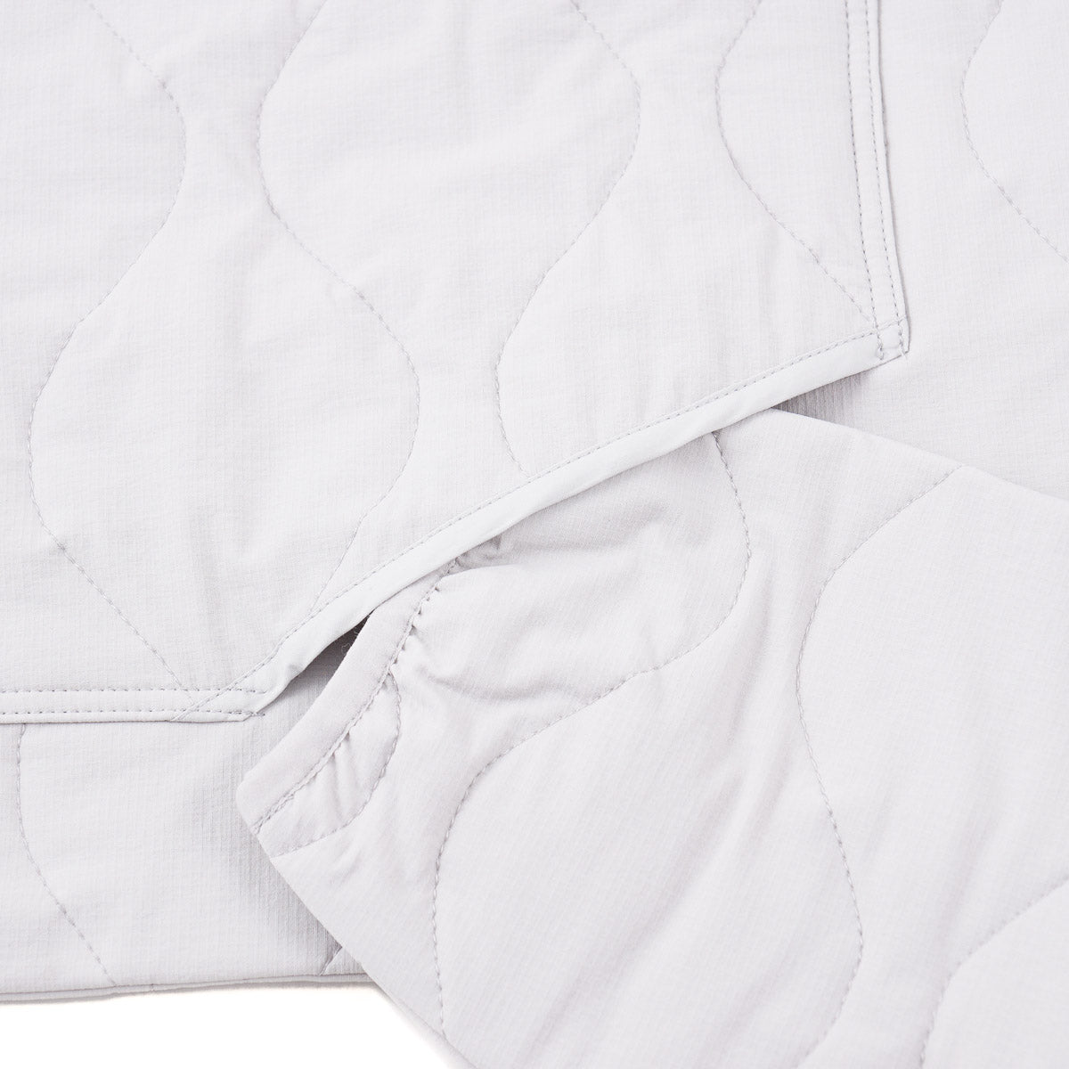 04651 / A Trip in a Bag Quilted Nylon Jacket - Image 2